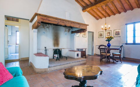 Casa Girasole (Smn101): Tafel, Meubilair, Eigendom, Gebouw, Bankstel, Blauw, Hout, Interieur Ontwerp, Flooring, Woonkamer