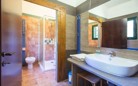 Guardistallo 639: Badkamer, Kamer, Eigendom, Gebouw, Interieur Ontwerp, Huis, Onroerend Goed, Architectuur, Muur, Verdieping