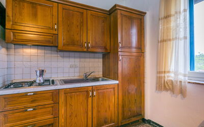 Fattoria Petraglia - di Mezzo (Mtg202) 602.4: Cabinetry, Countertop, Meubilair, Eigendom, Gebouw, Keuken, Hout, Wastafel, Lade, Kraan