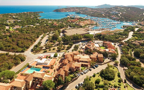 Porto Cervo 616: Water, Lucht, Dag, Eigendom, Fabriek, Natuur, Natuurlijk Landschap, Gebouw, Boom, Stedelijk Ontwerp