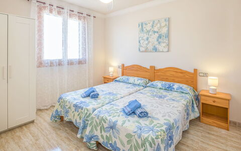 Ca'N Bossa: Meubilair, Venster, Gebouw, Azure, Hout, Textiel, Interieur Ontwerp, Comfort, Schaduw
