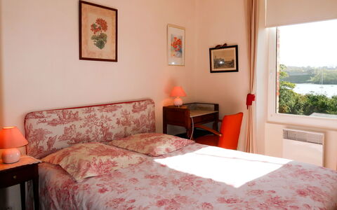 Saint Cast le Guildo 649: Slaapkamer, Bed, Kamer, Laken, Meubilair, Bedding, Eigendom, Bed Frame, Interieur Ontwerp, Verdieping