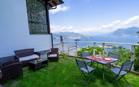 Stresa 613: Eigendom, Huis, Onroerend Goed, Gebouw, Lucht, Vakantie, Kamer, Gras, Tafel, Meubilair