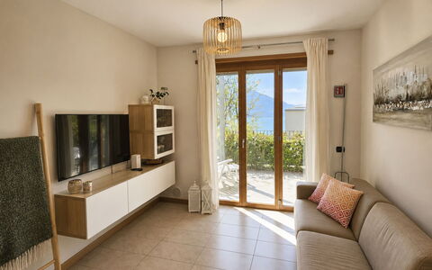 San Vincenzo: Meubilair, Interieur Ontwerp, Flooring, Muur, Hout, Verdieping, Plafond, Kamer, Televisie, Woonkamer