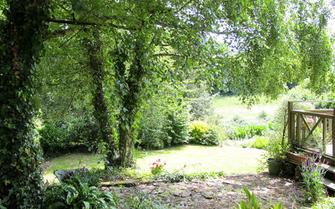 De Beaumont: Fabriek, Plantengemeenschap, Natuurlijk Landschap, Schaduw, Boom, Land Lot, Waterloop, Gras, Plantendiversiteit, Groundcover