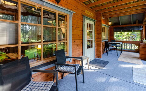 Purnukka: Meubilair, Stoel, Buitenmeubels, Tafel, Hout, Buitentafel, Keuken En Eettafel, Schaduw, Tuin, Paraplu