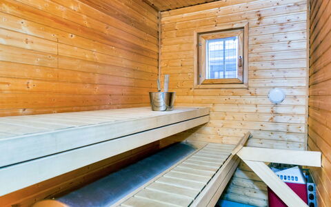 Saunaharju 3: Meubilair, Stoel, Buitenmeubels, Tafel, Hout, Buitentafel, Keuken En Eettafel, Schaduw, Tuin, Paraplu