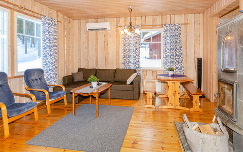 Koivupirtti: Meubilair, Stoel, Buitenmeubels, Tafel, Hout, Buitentafel, Keuken En Eettafel, Schaduw, Tuin, Paraplu
