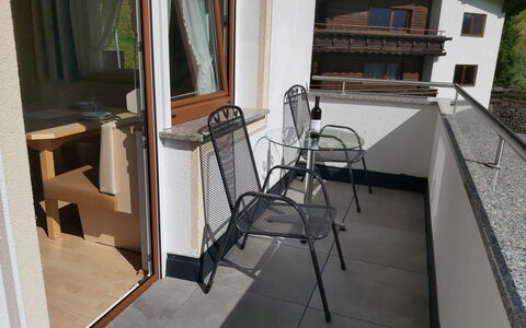 Kappl 792: Meubilair, Tafel, Hout, Stoel, Architectuur, Buitenmeubels, Verdieping, Flooring, Gebouw, Buitentafel