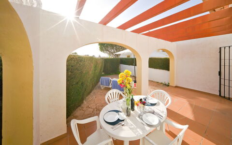 Calpe Calp 1075: Meubilair, Eigendom, Tafel, Gebouw, Stoel, Interieur Ontwerp, Fabriek, Architectuur, Hout, Flooring