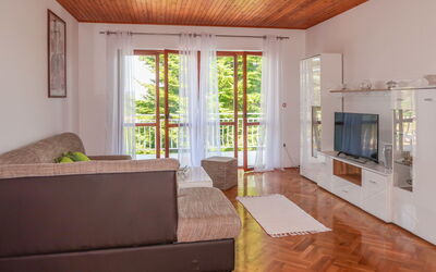 Mirjana 797.2: Meubilair, Gebouw, Hout, Venster, Bankstel, Interieur Ontwerp, Verlichting, Architectuur, Woonkamer, Schaduw