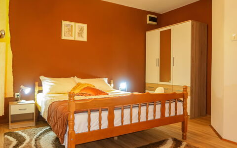 Donata: Bed, Meubilair, Kamer, Slaapkamer, Bed Frame, Matras, Laken, Verdieping, Eigendom, Bedding