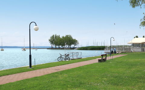 Antal: Water, Lucht, Wolk, Watervoorraden, Azure, Boom, Natuurlijk Landschap, Strand, Kust En Oceanic Landvormen, Fabriek