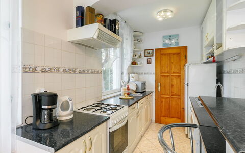 Pentaller: Countertop, Cabinetry, Eigendom, Toestel Van De Keuken, Fornuis, Keuken, Gasfornuis, Huishoudapparatuur, Wastafel, Cooktop
