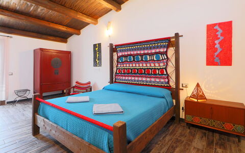 Oliviola: Slaapkamer, Kamer, Meubilair, Eigendom, Bed, Bed Frame, Laken, Interieur Ontwerp, Gebouw, Onroerend Goed