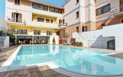 Santa Teresa Di Gallura 651: Eigendom, Zwembad, Gebouw, Onroerend Goed, Huis, Appartement, Woongebied, Huis, Toevlucht, Condominium