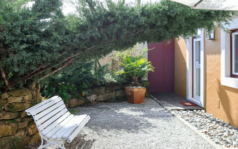 Nazaré 611: Eigendom, Huis, Boom, Backyard, Werf, Onroerend Goed, Tuin, Gras, Gebouw, Huis