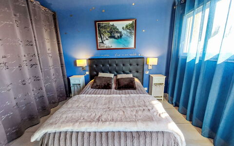Cassiopée: Meubilair, Bed, Interieur Ontwerp, Slaapkamer, Verdieping, Flooring, Bedding, Laken, Kamer, Hout