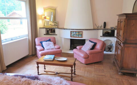 Le Belon: Meubilair, Eigendom, Tafel, Bankstel, Azure, Gebouw, Hout, Comfort, Fotolijst, Woonkamer