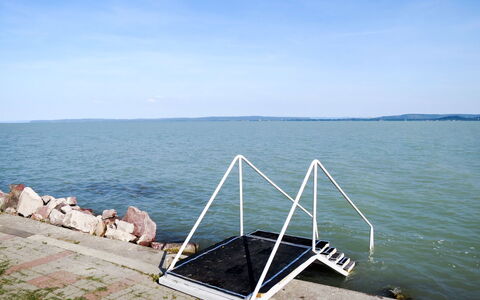 Racz: Water, Lucht, Wolk, Watervoorraden, Azure, Boom, Natuurlijk Landschap, Strand, Kust En Oceanic Landvormen, Fabriek