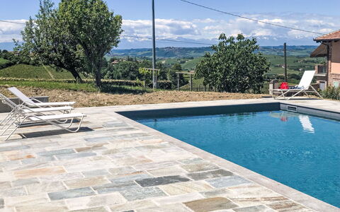 Antica Cascina: Flagstone, Samengesteld Materiaal, Zwembad, Tegel, Cobblestone, Buitenmeubels, Schaduw, Waterpartij, Landscaping