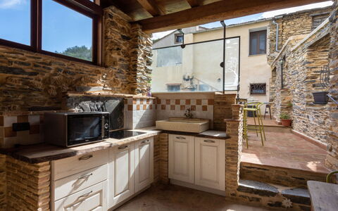 Ca' De Baudo L'Ameican (Tve150): Cabinetry, Countertop, Eigendom, Meubilair, Kraan, Venster, Hout, Keuken, Gebouw, Fornuis