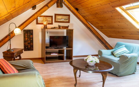 Magda: Kamer, Meubilair, Eigendom, Zolder, Gebouw, Interieur Ontwerp, Slaapkamer, Plafond, Huis, Woonkamer