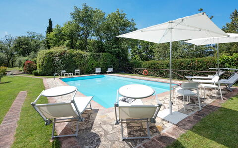 Villa del Poggio: Zwembad, Eigendom, Onroerend Goed, Huis, Backyard, Gras, Huis, Gebouw, Vrije Tijd, Gazon
