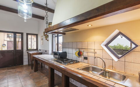 Colleflaviano: Eigendom, Wastafel, Fotolijst, Countertop, Interieur Ontwerp, Hout, Keuken, Cabinetry, Kamerplant, Flooring