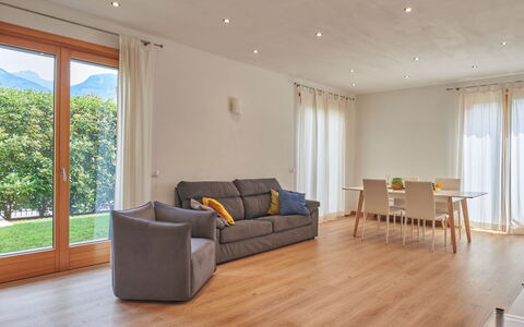 Gamma: Eigendom, Meubilair, Bankstel, Comfort, Interieur Ontwerp, Hout, Schaduw, Boom, Slaapbank, Woonkamer