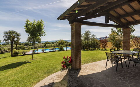 Lago di Bolsena 618: Land Lot, Grasland, Gazon, Tuin, Weide, Buitenmeubels, Schaduw, Landscaping, Park, Werf