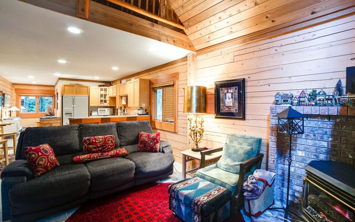 8mbr-classic Log Cabin, Sleeps 8!