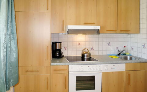 Kammerlander: Cabinetry, Kamer, Keuken, Countertop, Meubilair, Eigendom, Fornuis, Kast, Interieur Ontwerp, Wastafel