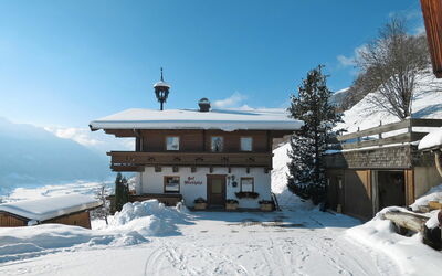 Bramberg am Wildkogel 697: Lucht, Sneeuw, Wolk, Gebouw, Eigendom, Venster, Helling, Boom, Huis, Verblijf