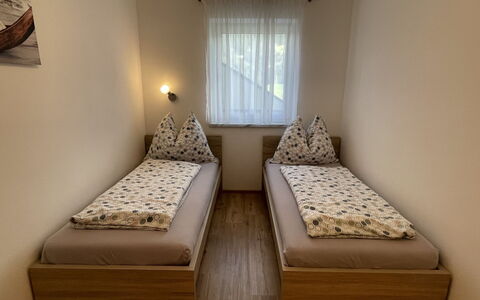 Bergblick: Hout, Slaapkamer, Bed, Verdieping, Flooring, Meubilair, Bedding, Interieur Ontwerp, Laken, Bed Frame
