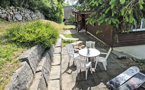 Crap Grisch: Tuin, Verblijf, Flagstone, Backyard, Werf, Landscaping, Gang, Schaduw, Cobblestone, Buitenmeubels