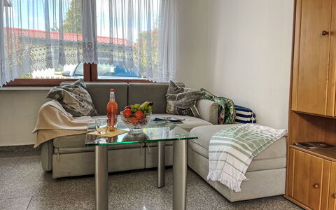 Bella: Meubilair, Interieur Ontwerp, Bankstel, Flooring, Verdieping, Hout, Kamer, Woonkamer, Verlichting, Textiel
