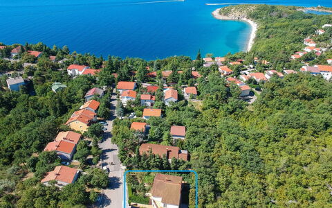 Crikvenica Jadranovo 612: Water, Eigendom, Gebouw, Fabriek, Azure, Blauw, Natuurlijk Landschap, Boom, Vegetation, Stedelijk Ontwerp