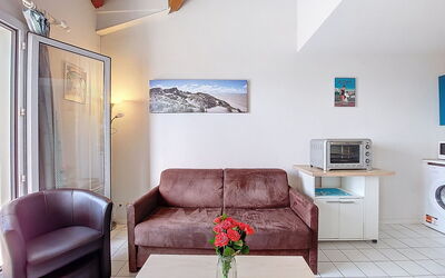 Parc de Pontaillac 550.29: Meubilair, Interieur Ontwerp, Verdieping, Flooring, Plafond, Kamer, Appartement, Huis, Bankstel, Woonkamer