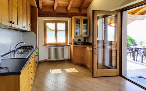 Il Nido D'Aquila (Grv635): Gootsteen, Eigendom, Wastafel, Cabinetry, Countertop, Hout, Interieur Ontwerp, Toestel Van De Keuken, Verdieping, Fornuis