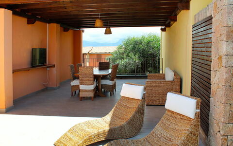 Baia delle Mimose: Eigendom, Gebouw, Kamer, Meubilair, Huis, Huis, Interieur Ontwerp, Onroerend Goed, Plafond, Veranda