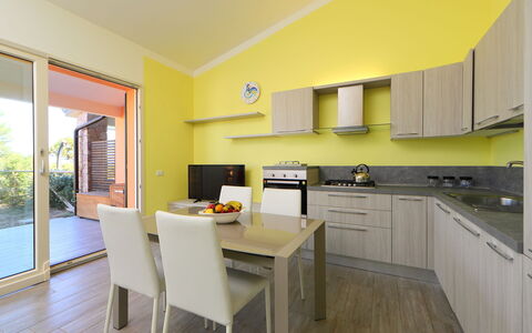 Baia delle Mimose: Eigendom, Kamer, Meubilair, Geel, Interieur Ontwerp, Gebouw, Huis, Keuken, Onroerend Goed, Cabinetry
