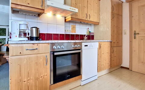 Eusch: Keuken, Toestel Van De Keuken, Countertop, Major Appliance, Flooring, Hout, Cabinetry, Interieur Ontwerp, Meubilair, Verdieping