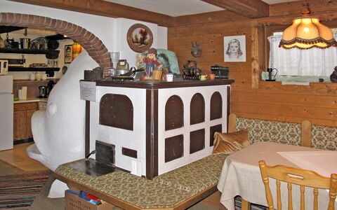 Saalfelden am Steinernen Meer 613: Kamer, Meubilair, Eigendom, Haard, Interieur Ontwerp, Steenoven, Fireplace, Tafel, Gebouw, Huis