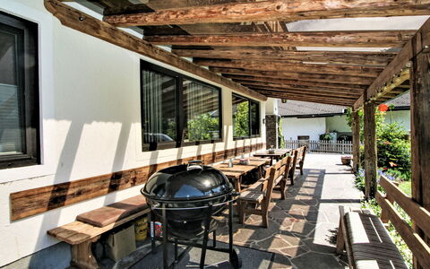 Penz: Meubilair, Fabriek, Hout, Schaduw, Gebouw, Interieur Ontwerp, Verdieping, Tafel, Veranda, Kamerplant