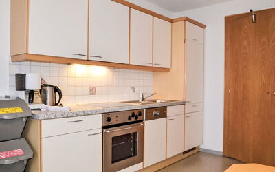 Subretta 807.5: Cabinetry, Countertop, Eigendom, Gebouw, Fornuis, Hout, Keuken, Toestel Van De Keuken, Interieur Ontwerp, Huis