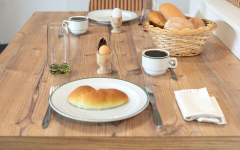Kappl 822: Voedsel, Tafel, Tableware, Meubilair, Dishware, Tafelkleed, Textiel, Interieur Ontwerp, Bord, Oranje