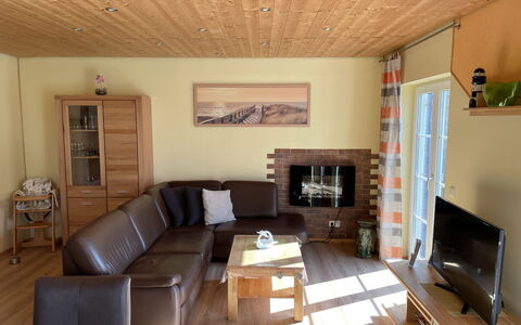 Strelasund: Bruin, Bankstel, Meubilair, Eigendom, Fotolijst, Tafel, Hout, Interieur Ontwerp, Verdieping, Slaapbank