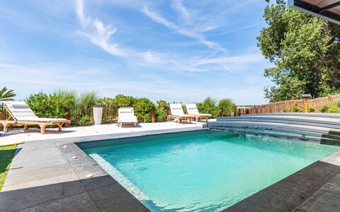 Indigo-Vue Mer et Piscine Chauffée: Fabriek, Plantengemeenschap, Voertuig, Lucht, Auto, Boom, Gras, Vegetation, Land Lot