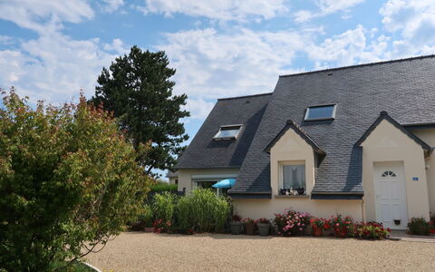 Ty-Rozen: Eigendom, Huis, Huis, Dak, Onroerend Goed, Woongebied, Verblijf, Gebouw, Land Lot, Landgoed